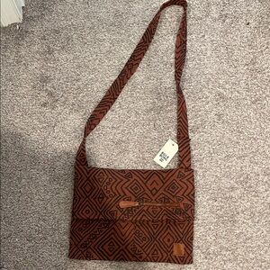 Billabong Rust and Black Patterned Crossbody Bag nwt